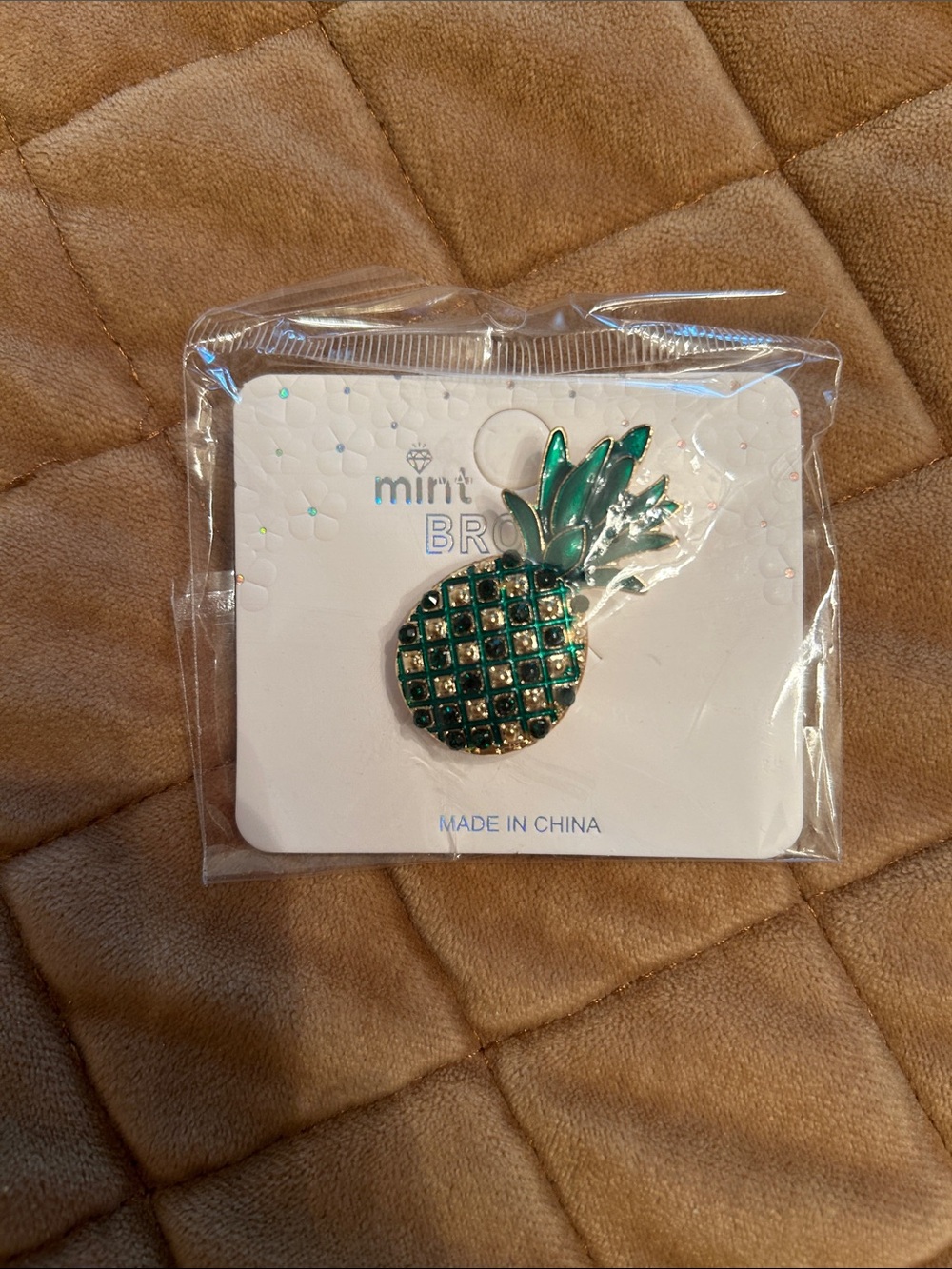 NWT pineapple brooch